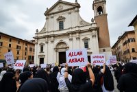 Un’altra parrocchia trasformata in bivacco islamico per il ramadan