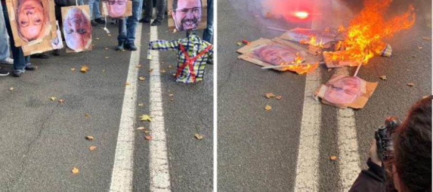 Torino, teppisti islamici e di sinistra bloccano treni e bruciano foto Meloni e Salvini: “Intifada”