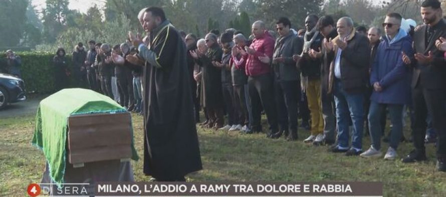 Funerale Ramy, le politiche del Pd si fanno trattare da impure dai musulmani – VIDEO