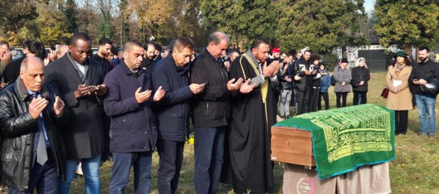 Funerali islamici per Ramy, Soumahoro in prima fila: donne tenute lontane