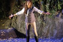 Razzisti di sinistra: ‘Buuu’ a Netrebko perché russa a Prima della Scala