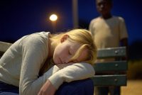 Stupratori le hanno spaccato la testa contro panchina ma è vietato diffondere immagini perché immigrati
