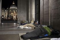 Decreto del Papa per tenere fuori i clandestini dal Vaticano: 4 anni di carcere