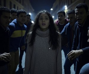 Due immigrati cercano di stuprarla per strada in Toscana