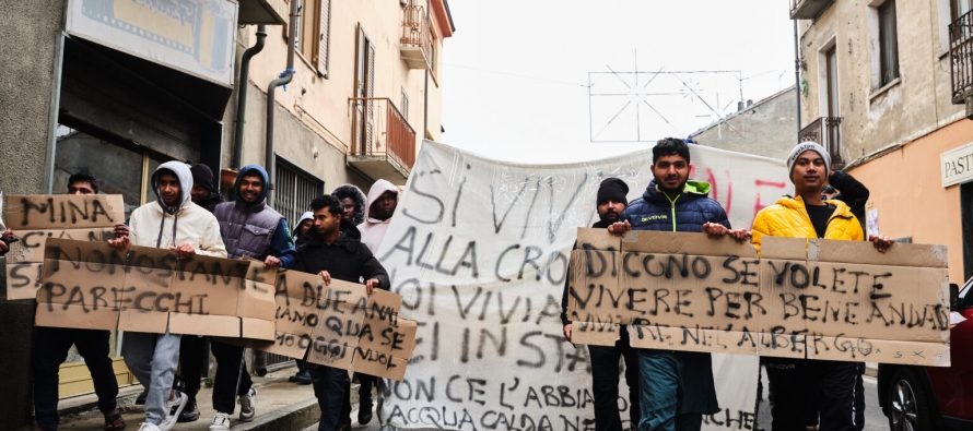 Profughi protestano: “Non siamo in Italia per lavorare” – VIDEO