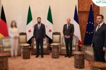 Siria, islamici oscurano la foto del ministro tedesco perché donna