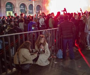 Migranti giustificano stupri Capodanno: “Erano svestite” – VIDEO