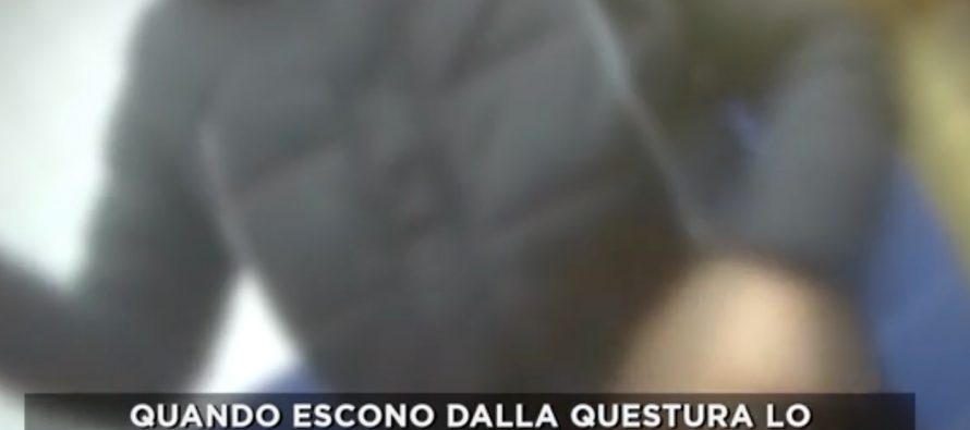 Strappano fogli di espulsione appena escono da questura