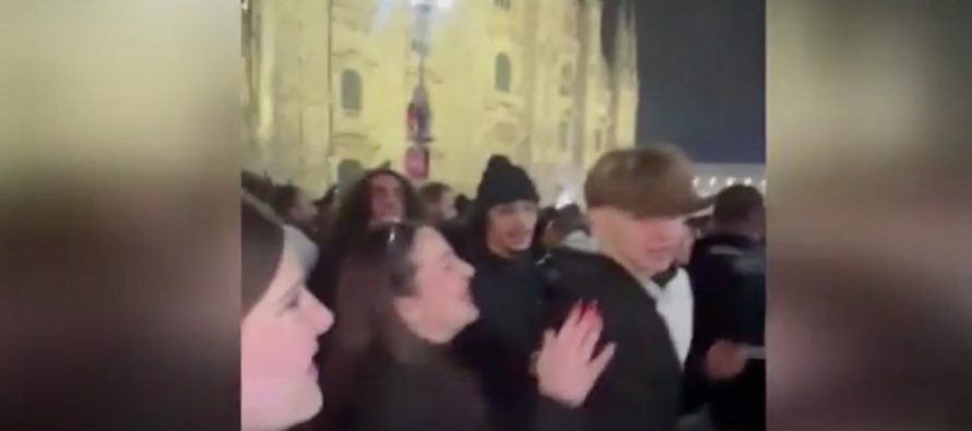 Laura, circondata da cento maranza in Duomo: “Poliziotti inermi” – VIDEO