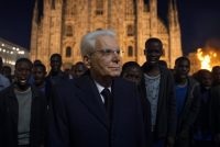 Maranza padroni piazza Duomo: clienti sotto assedio, ristoratore accoltellato