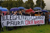 “Ospiti i migranti a casa sua”, residenti stufi di farsi molestare dagli africani di don Biancalani