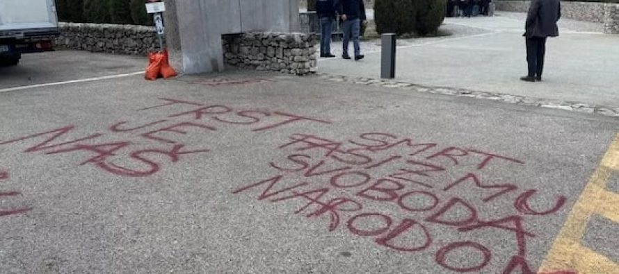 Foibe, scritte genocide a Basovizza: “Trieste è slava”