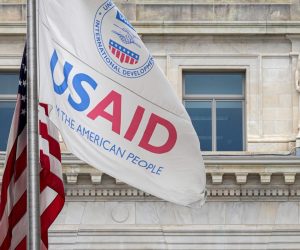 Trump e Musk cancellano USAID: in Italia ha finanziato le ONG e in Ucraina la rivoluzione colorata