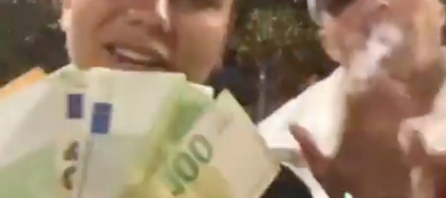 Minori africani deridono italiani: “Guardate quanti soldi facciamo rubando” – VIDEO