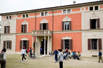 Bologna, la paghetta di 120 euro al giorno non bastava: minori stranieri spacciavano