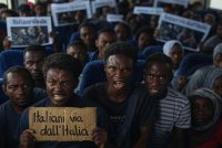 Dieci maranza bastonano due ragazzi italiani nella città del PD