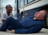 Autista bus picchiato e sputato dai passeggeri africani
