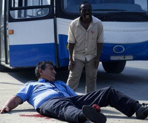 Immigrato trascina autista fuori dal bus e lo massacra a calci