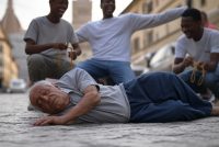 Italiano disabile picchiato da immigrati, poliziotta chiede a lui i documenti