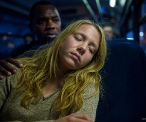 Migrante violenta una 14enne alla fermata del bus