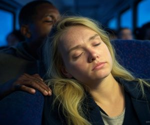 Marocchino la palpeggia sul bus: le donne italiane sono prede