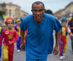 Islamico contro Carnevale, molesta bambini italiani