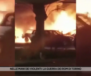 Torino, i rom messi nelle case popolari bruciano le auto – VIDEO