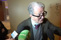 Prodi perde la testa su Ventotene: ”Mi ha tirato i capelli”, giornalista choccata