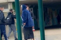 Madre islamica si presenta a scuola per sgozzare il compagno di classe dei figli
