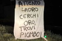 Anziana picchiata finisce in sedia a rotelle, ronde a caccia di maranza