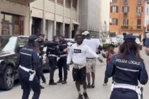 Africani vogliono linciare automobilista italiano – VIDEO