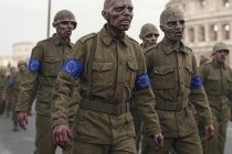 Meloni e Tajani sognano l’esercito di Ursula mentre l’Italia è invasa dai barconi