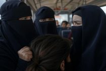 «Non puoi mangiare, c’è il Ramadan»: picchiata sul bus da islamiche perché mangia panino