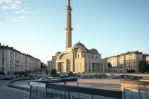 Pd partito islamico, trasforma le fabbriche in moschee