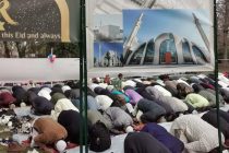 Venezia Mestre, bengalesi occupano il parco e presentano la nuova moschea – FOTO