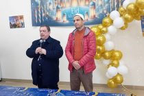 Festa di fine Ramadan nella chiesa che diventa moschea: l’Imam è del Pd