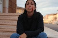 Violenta ragazza in pieno giorno ma non viene arrestato