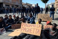 Donna stuprata dal minore, sindaco PD difende ospiti centro accoglienza