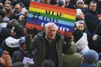 Politico LGBT di sinistra pro-immigrazione pestato dai musulmani – VIDEO