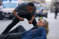 Massacrata a bastonate in faccia da migrante a caccia passanti