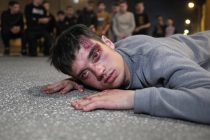 Picchiato dai nordafricani mentre va a scuola: Como in mano ai maranza