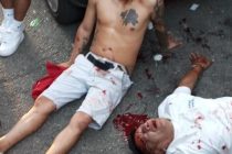 Guerriglia a Torino, migranti armati investono pedoni con le auto – VIDEO