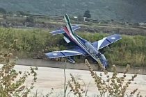 Frecce Tricolori, incidente in aria ma atterrano tutti sani e salvi – VIDEO