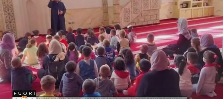 Bambini italiani nelle moschee dove gli imam insegnano a picchiare le donne