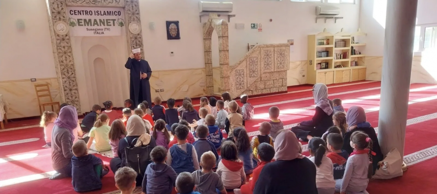 I bambini dell’asilo di Treviso in moschea, costretti a pregare con l’imam