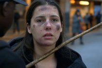 Migrante picchia a sangue una donna e la butta via in un tappeto credendola morta