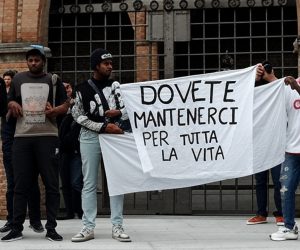 Dopo due anni in centro accoglienza non vogliono andarsene più