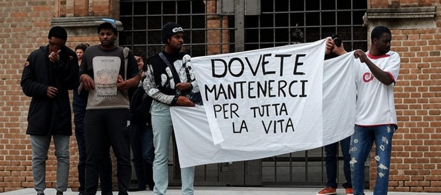 Dopo due anni in centro accoglienza non vogliono andarsene più