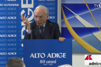 Delirio di Amato contro la fascia tricolore: “Sindaca di Merano? Ha reagito a maschio impositore, non era prevista”- Video