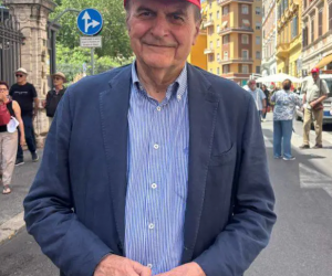 Manifestazione pro-Pal era per la cittadinanza ai maranza: Bersani col cappellino ‘SI’
